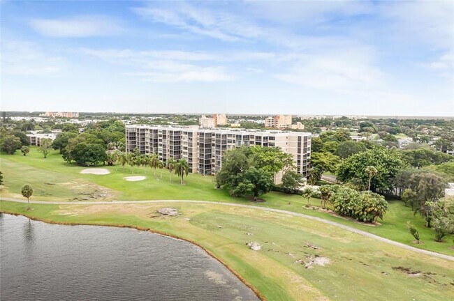 Building Photo - 16300 Golf Club Rd