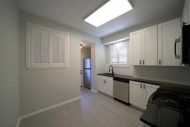 Building Photo - 40 N Meadowcroft Ave