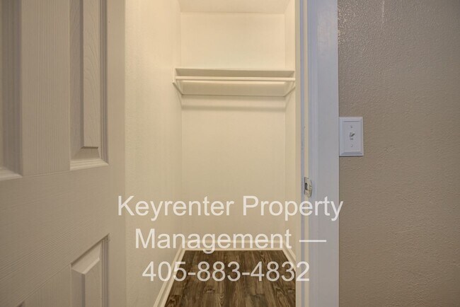 Building Photo - Bright & Stylish 2-Bedroom Close to the Plaza District