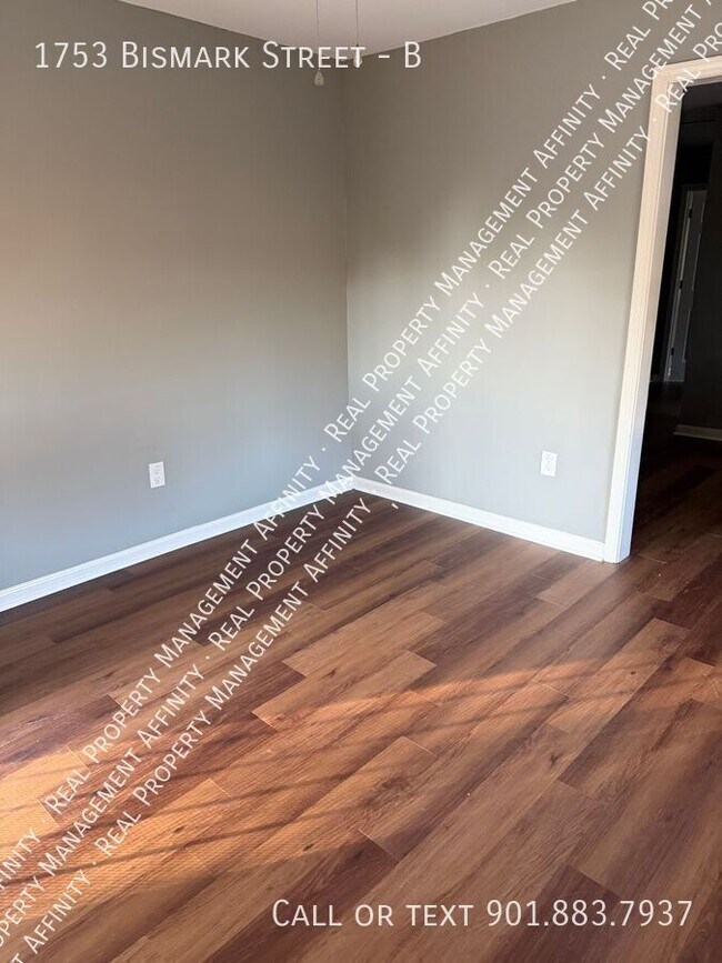 Building Photo - 1753 Bismark St