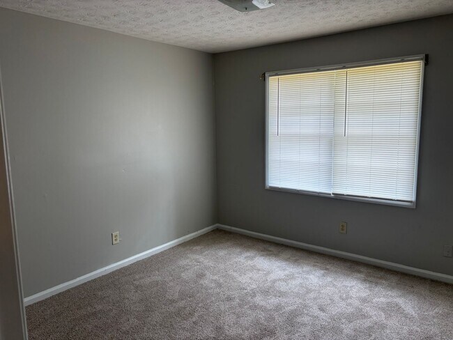 Building Photo - New On the Market!