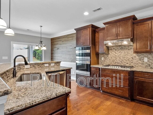 Building Photo - 5045 Fenwick Ct