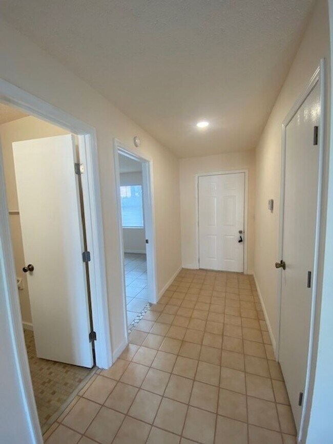 Building Photo - Charming 2-Bedroom, 2-Bath Single Family Home with 1 Car Garage- Fully Renovated House