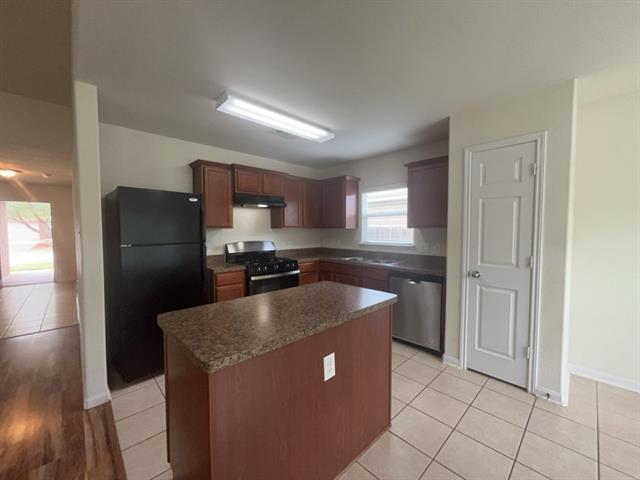 Building Photo - 10009 Iron Ridge Dr