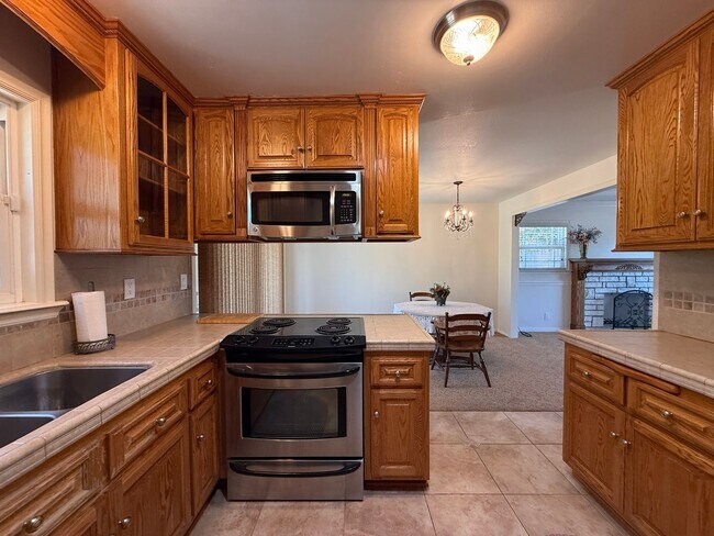 Building Photo - Centrally Located Orcutt Single Story Home