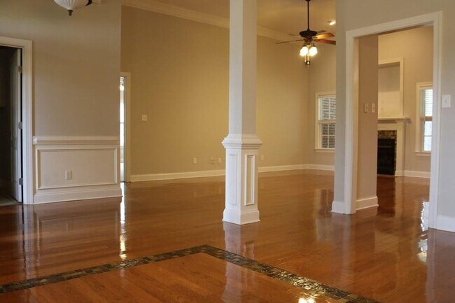 Building Photo - Evans Home * Millshaven Subdivision * Main Floor Primary