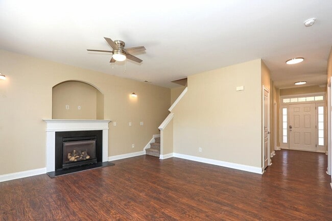 Building Photo - Welcome to this stunning 5 bedroom, 2.5 bath home nestled in the desirable location of Cornelius,...