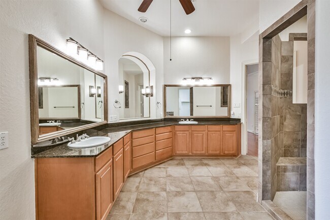 Building Photo - 2 Sagestone