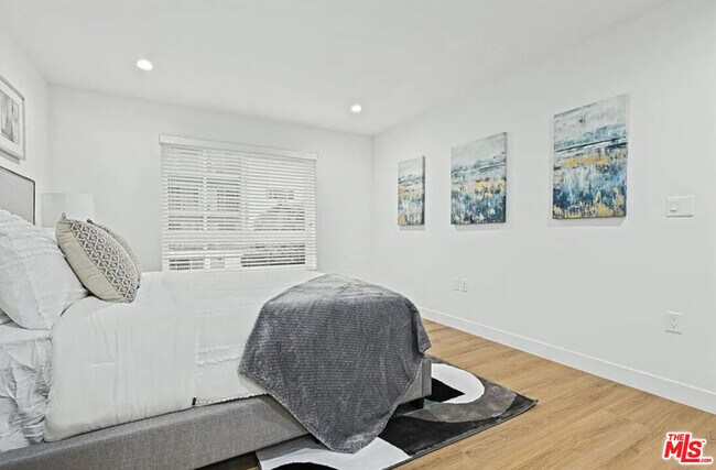 Building Photo - 5405 Hermitage Ave