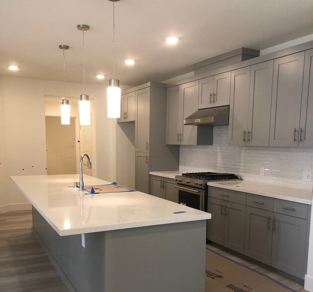 Kitchen - 3578 Rambla Plz