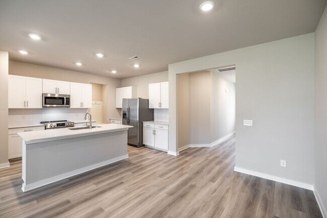 Building Photo - AVAILABLE NOW in Foxland Crossing