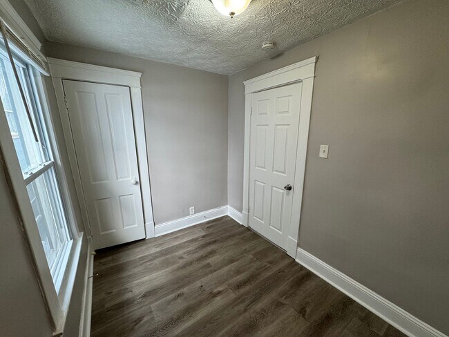 Building Photo - 3026 Monroe Ave