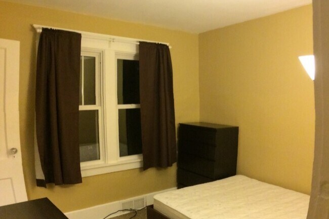 Bedroom 2 (Desk Chair Not Shown) - 86 Winspear Ave
