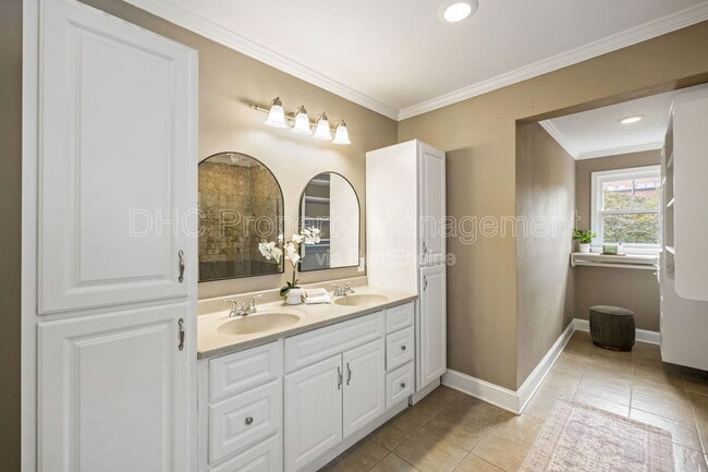 Building Photo - 161 Randolph St NE