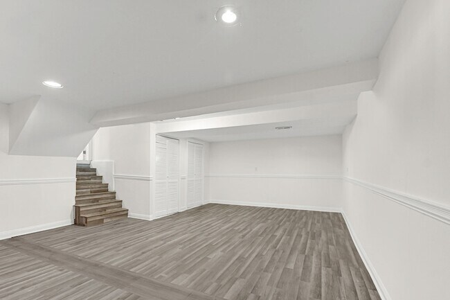 Building Photo - 3252 87th St