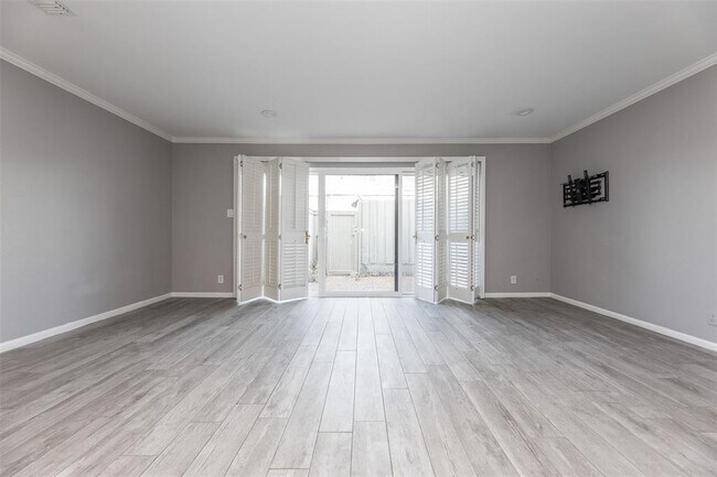 Building Photo - 6307 Del Monte Dr