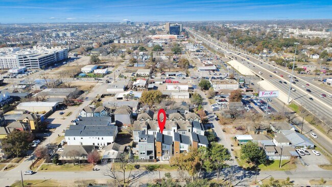 Building Photo - 602 W 28th St