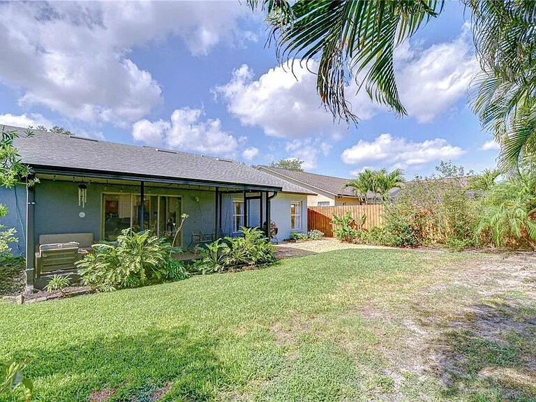 Building Photo - 7107 Colonial Lake Dr