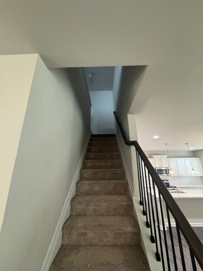 Building Photo - 1156 Burgundy Dr