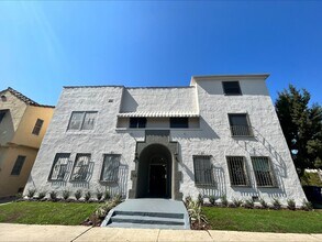 Building Photo - 465 N Curson Ave