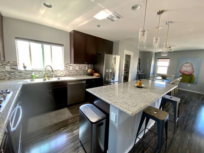 Building Photo - UNIQUE MODERN 3 STORY, 2BED, 3BATH WITH A ROOFTOP DECK!