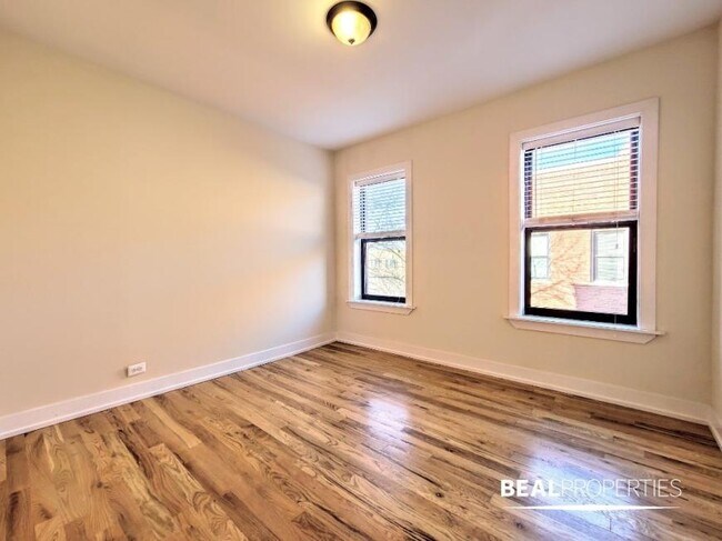 Building Photo - 2 bedroom in CHICAGO IL 60657