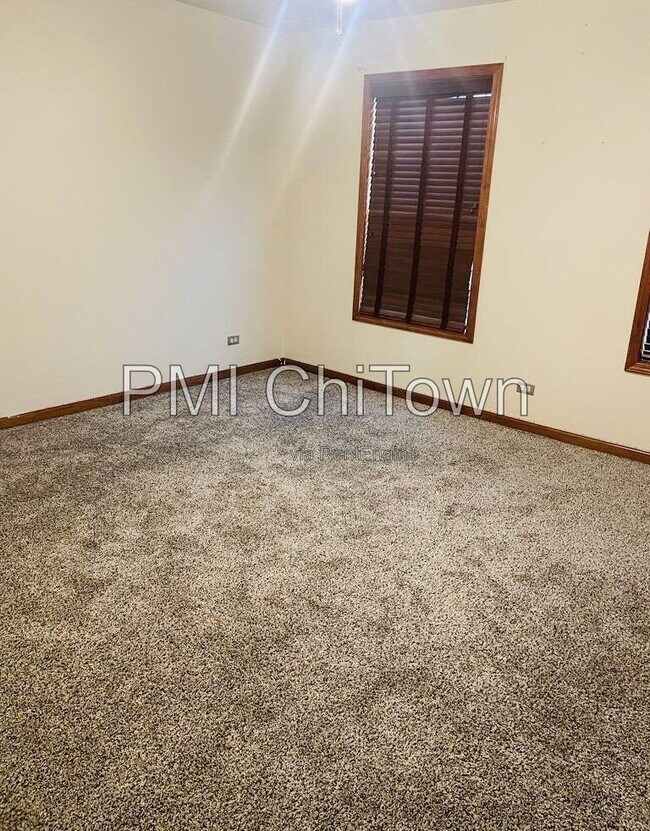 Building Photo - 2050 Rockland Dr