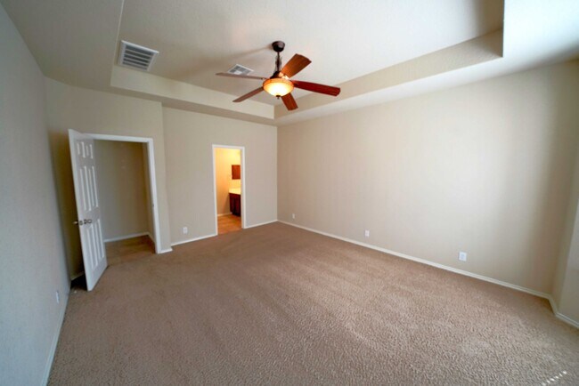 Building Photo - Immaculate Rental Now Available in Cibolo!...