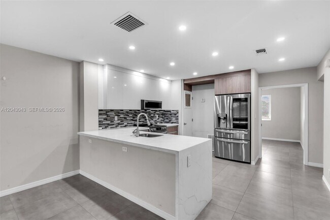 Building Photo - 2175 NE 56th St