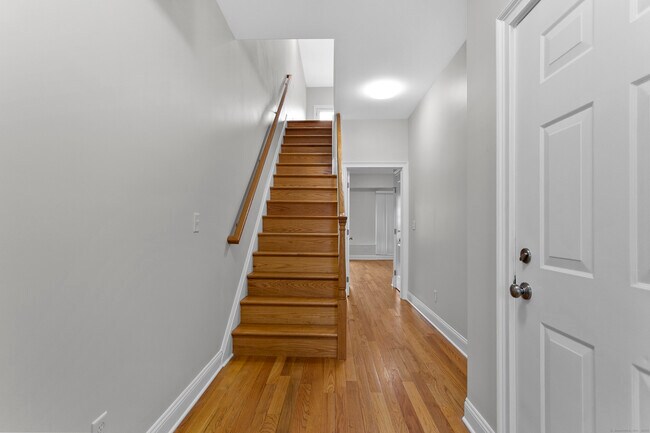 Building Photo - 14 1st St