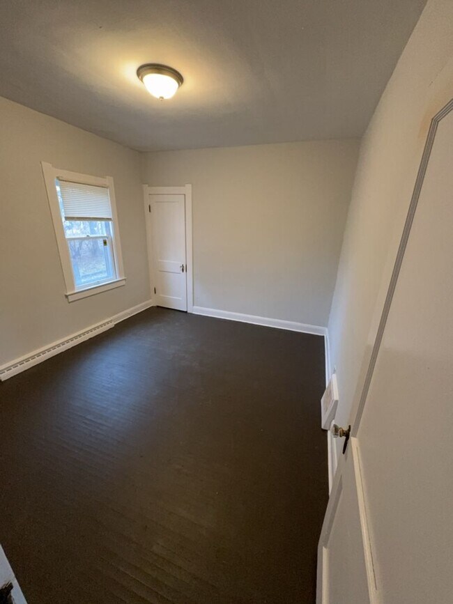 Building Photo - 960 W Delaware Ave