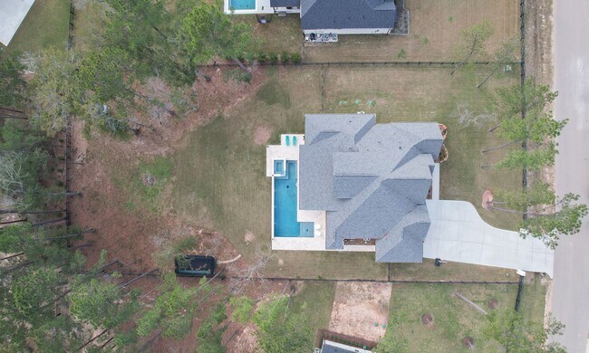 Building Photo - 21359 Monarch Dr