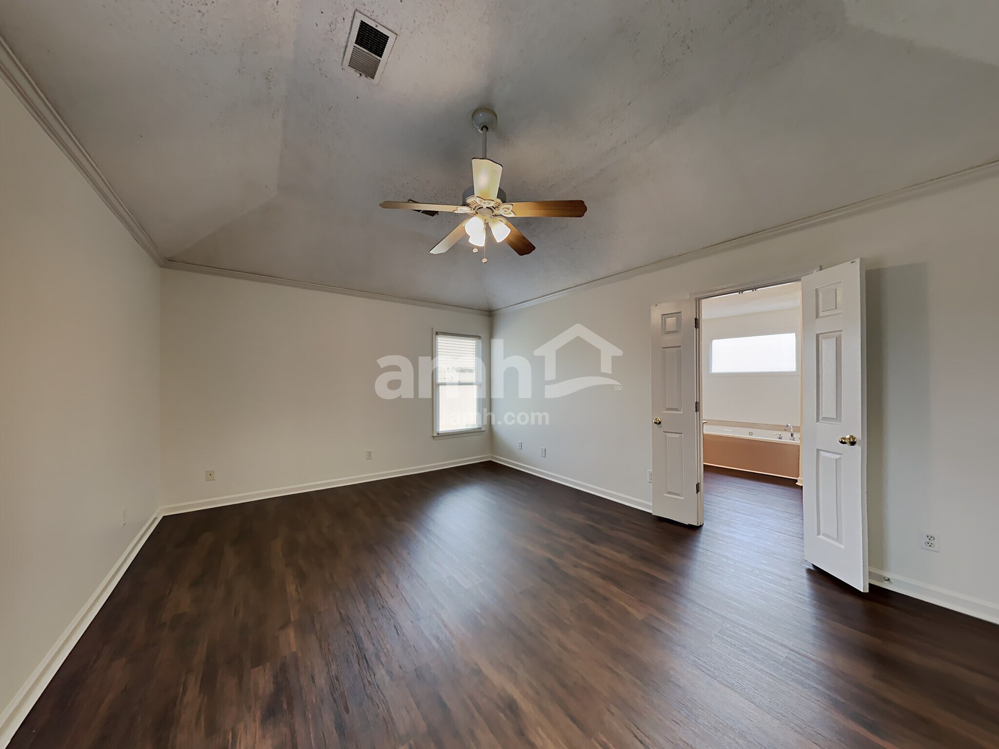 Building Photo - 1466 Far Dr