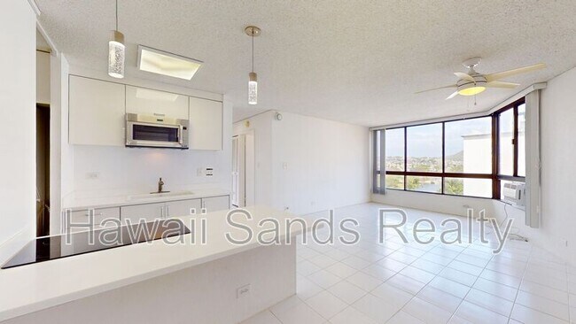 Primary Photo - 320 Liliuokalani St