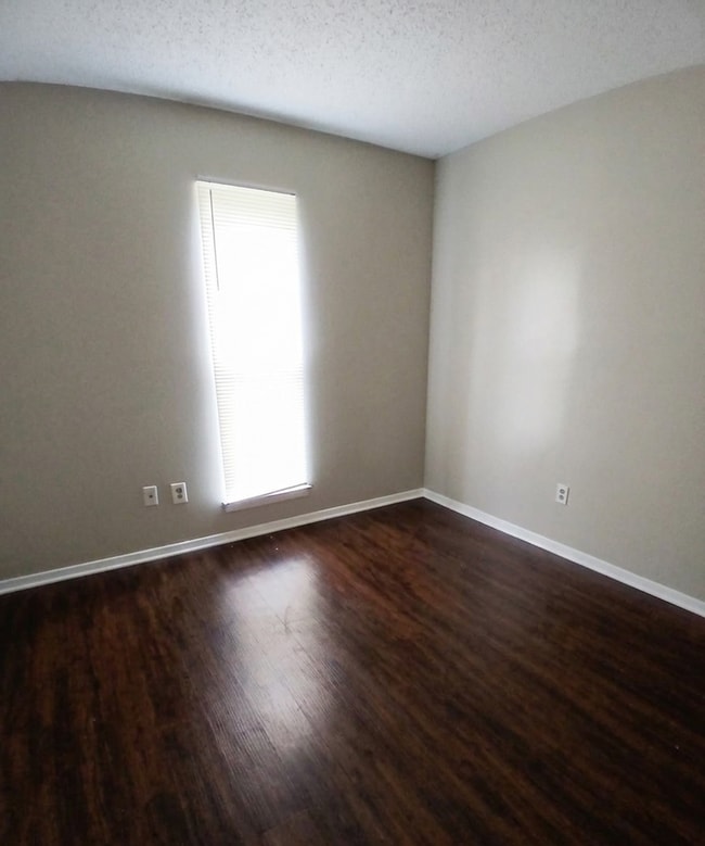 Building Photo - Move-in Ready! Charming 3 Bdrm - 2 Bath | Freshly Painted & Updated