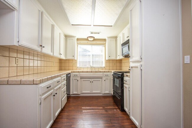 Building Photo - Coming soon! Beautiful 3 Bedroom 2 Bath ho...