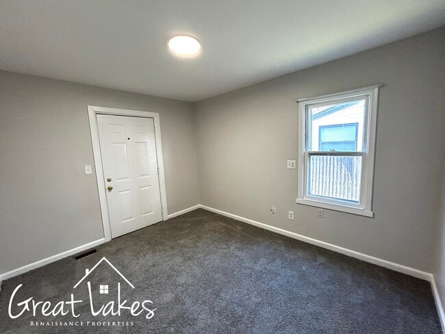 Building Photo - Lovely 3 Bedroom 1 Bathroom now available for rent