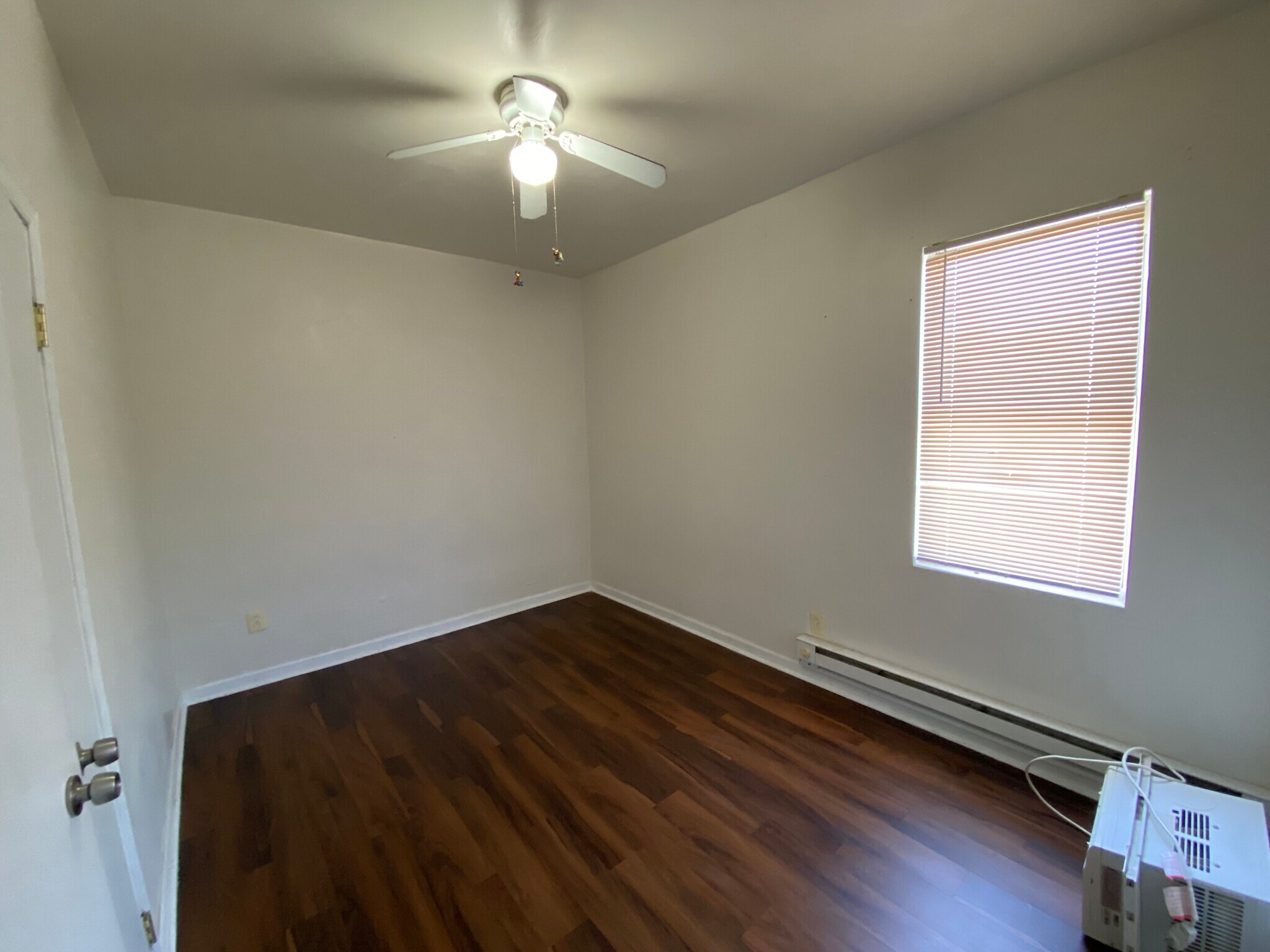 Building Photo - 527 Oldham St