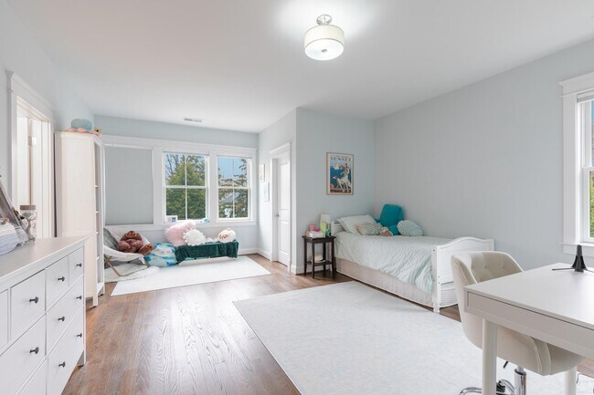 Building Photo - 7018 Statendam Ct