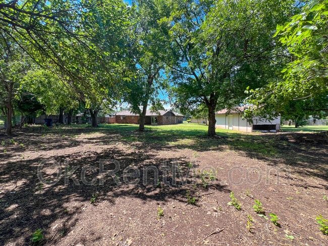 Building Photo - 2400 SW 63rd St