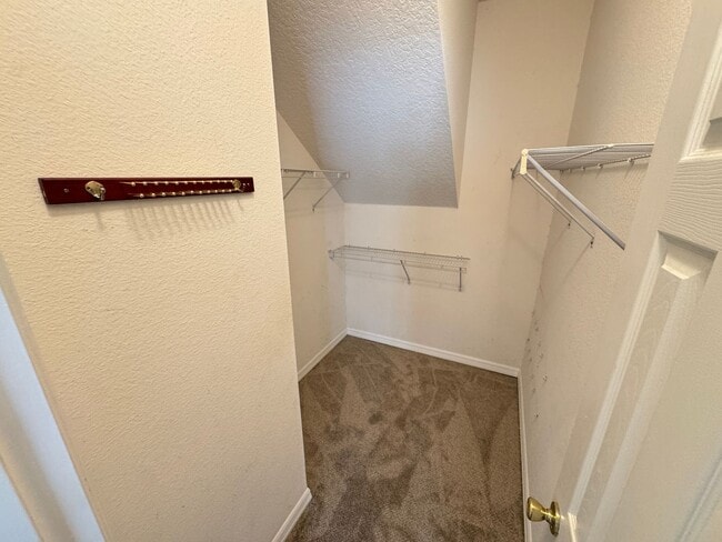 Building Photo - 5 Bedroom Townhome in Avalon Park! TESLA CHARGER INCLUDED!