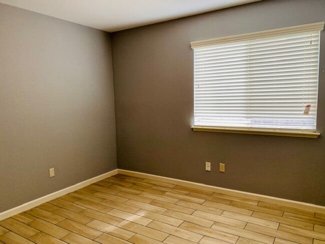 Building Photo - $2,350 Milburn & Herndon, 4 Bedroom Home -...