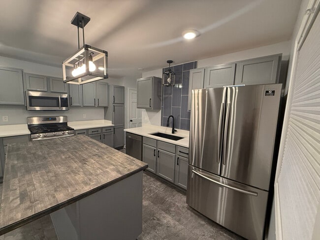 Building Photo - 3303 Johnson St NE