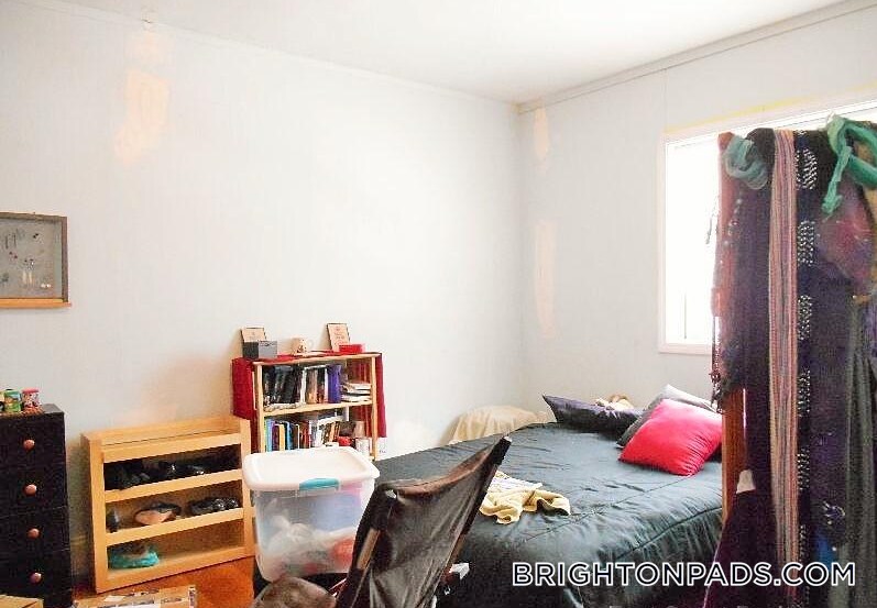 Building Photo - 40 Orchard Rd