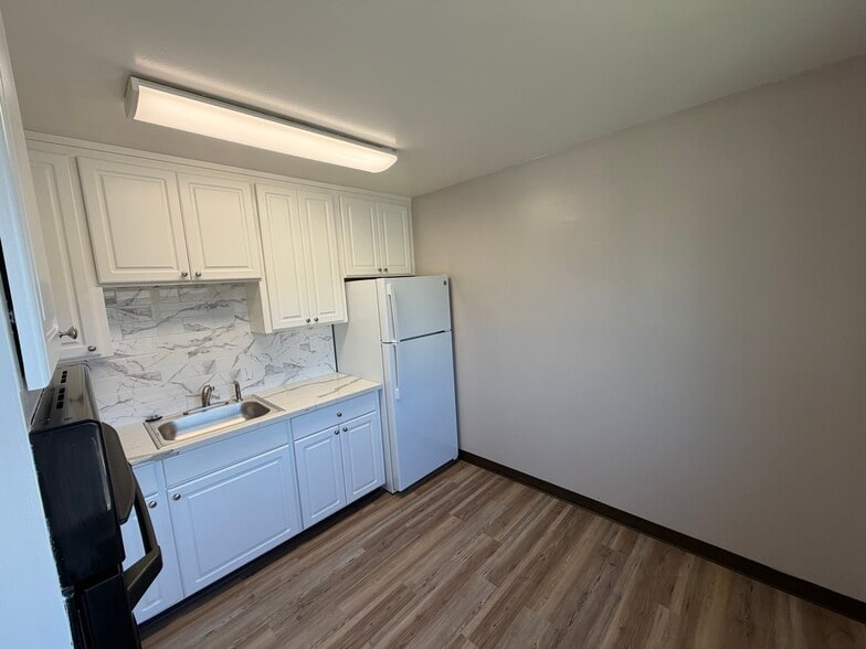 Building Photo - 2070 Latham St