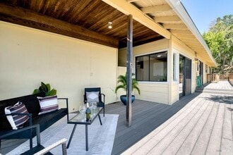 Building Photo - 76 Oak Springs Dr