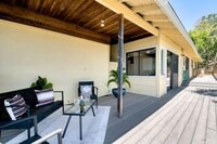 Building Photo - 76 Oak Springs Dr