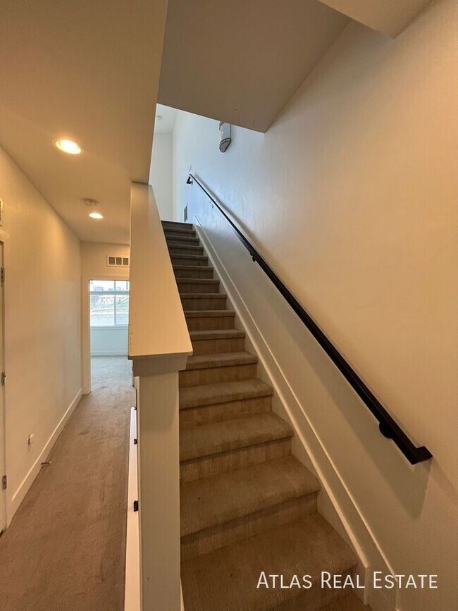 Building Photo - 2018 N Bryant St