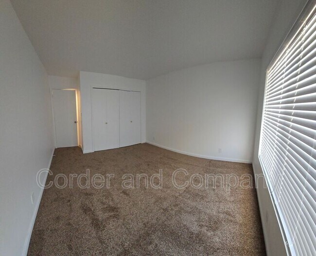 Building Photo - 120 17th St SE