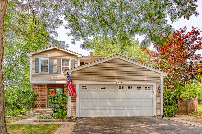 Primary Photo - 1490 Paisley Ct